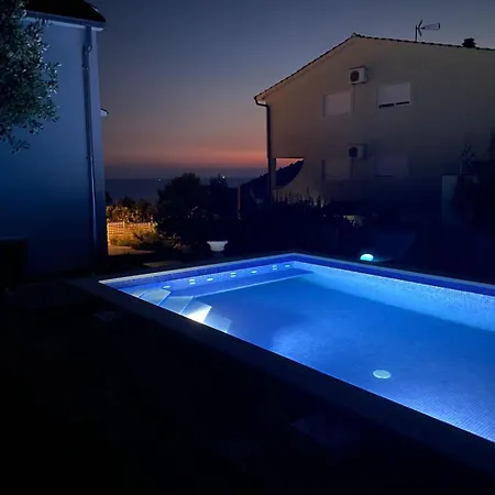 Luger 2 Dachgeschoss 아파트 *