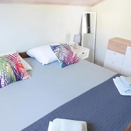 아파트 Luger 2 Dachgeschoss 로고즈니차