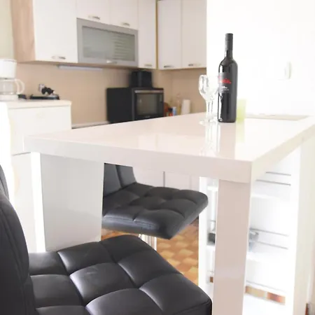 Luger 2 Dachgeschoss 아파트 로고즈니차