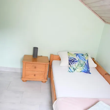 아파트 Luger 2 Dachgeschoss 로고즈니차