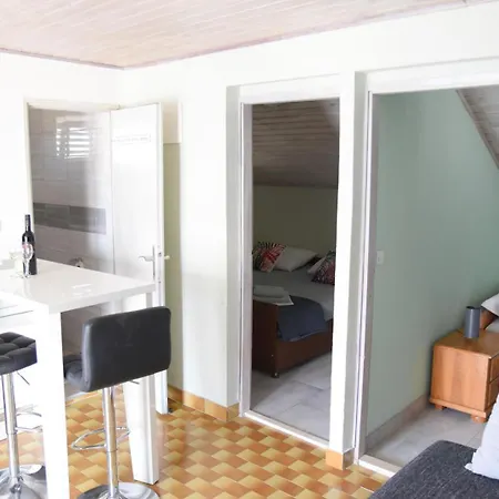 Luger 2 Dachgeschoss 로고즈니차